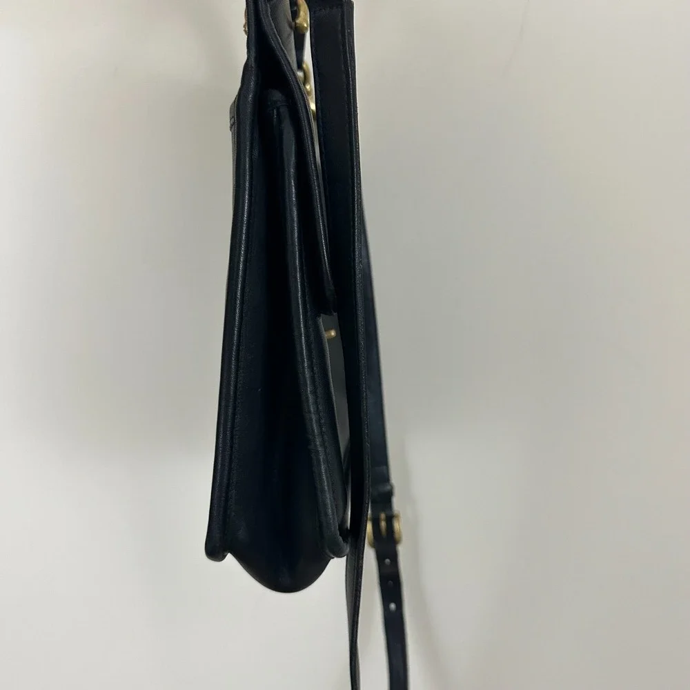 Vintage Coach Willis Shoulder Bag Womens Black Leather Turn-Lock Crossbody Strap